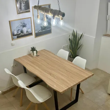 St Peter's Heritage House * 트로기르